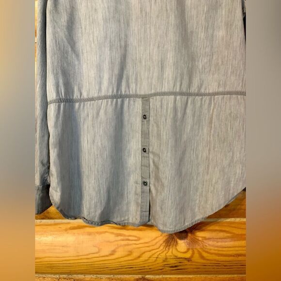Lucky Brand Grey Button Down Shirt with Button Details on Back Size Small - Picture 5 of 8
